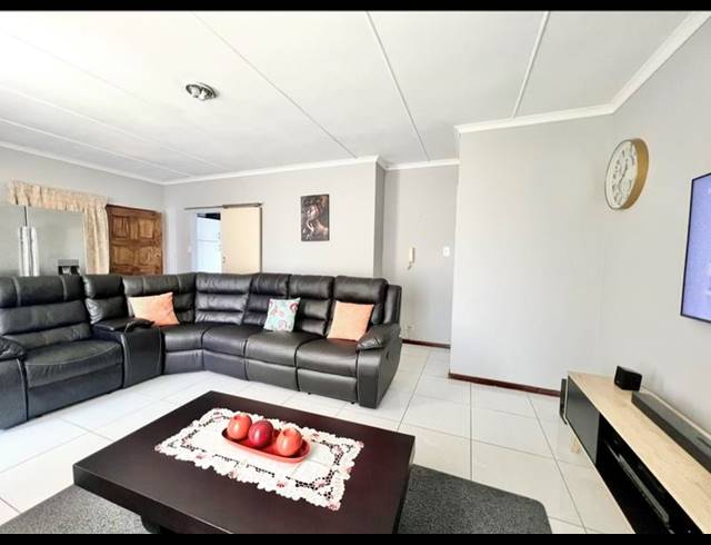 2 BEDROOM APARTMENT FOR SALE IN PELHAM